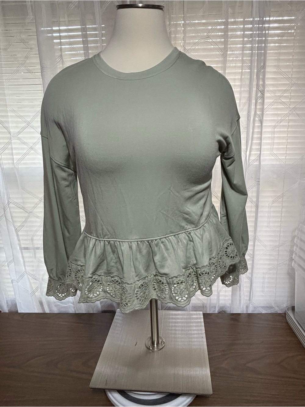 CUPIO Blush XL Women's Sage Green Long Sleeve Ruffle Hem Top 23p2p 25”L